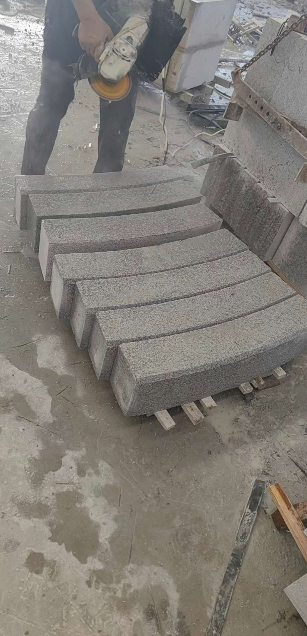 辽源芝麻白弧形路牙石