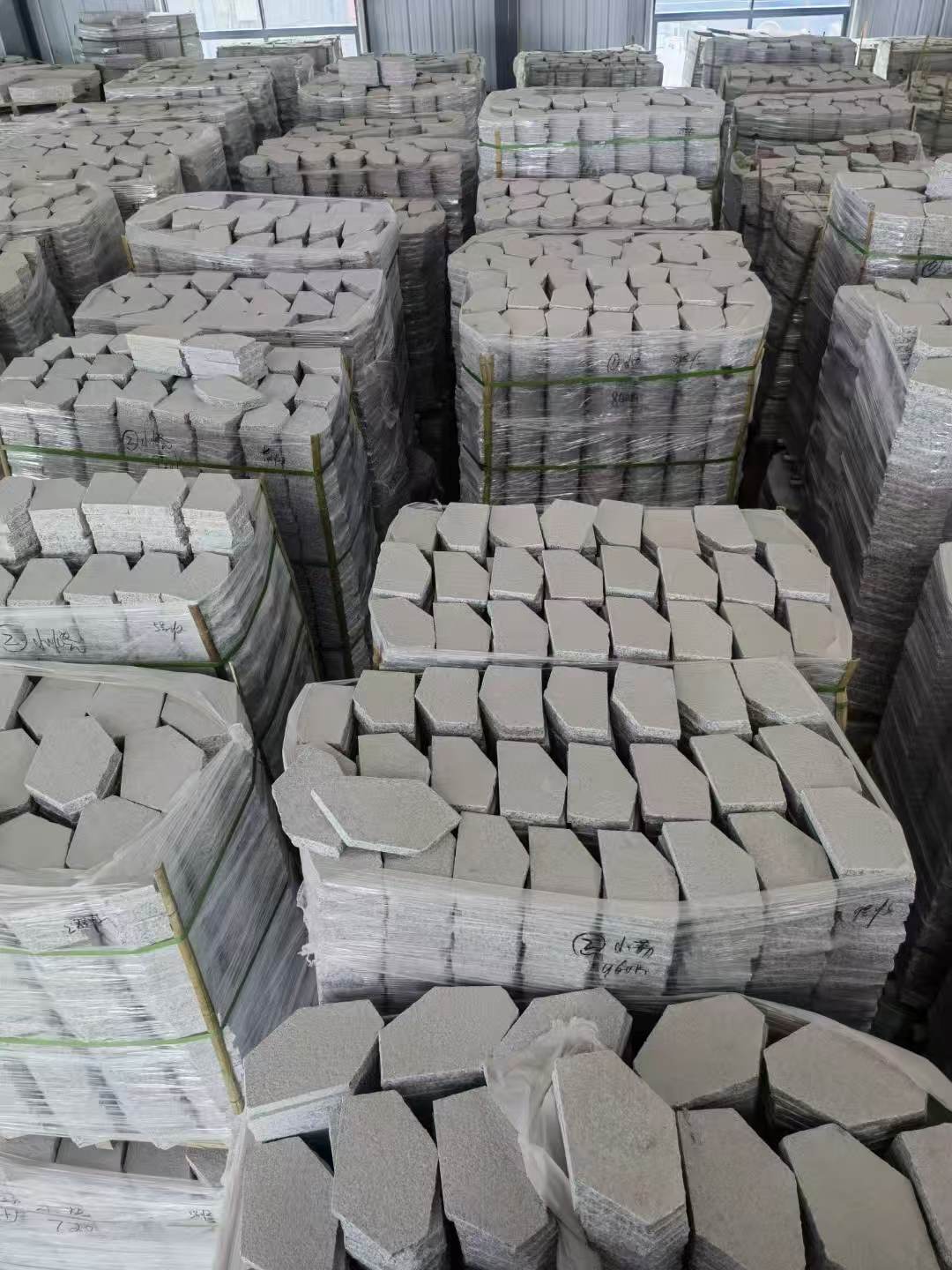 辽源芝麻白石材冰裂纹，碎拼。