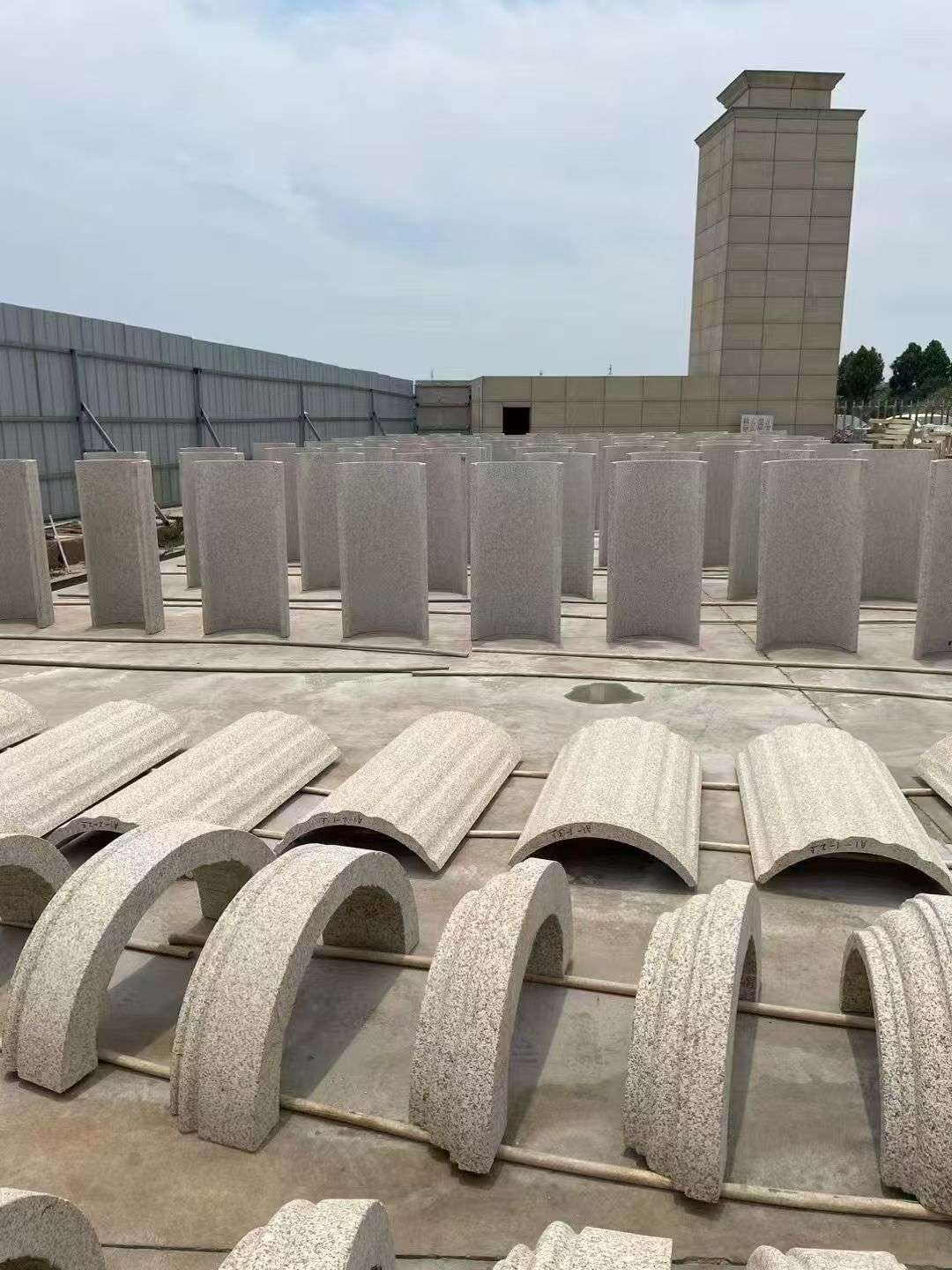 辽源黄金麻别墅柱皮 异形 线条定制